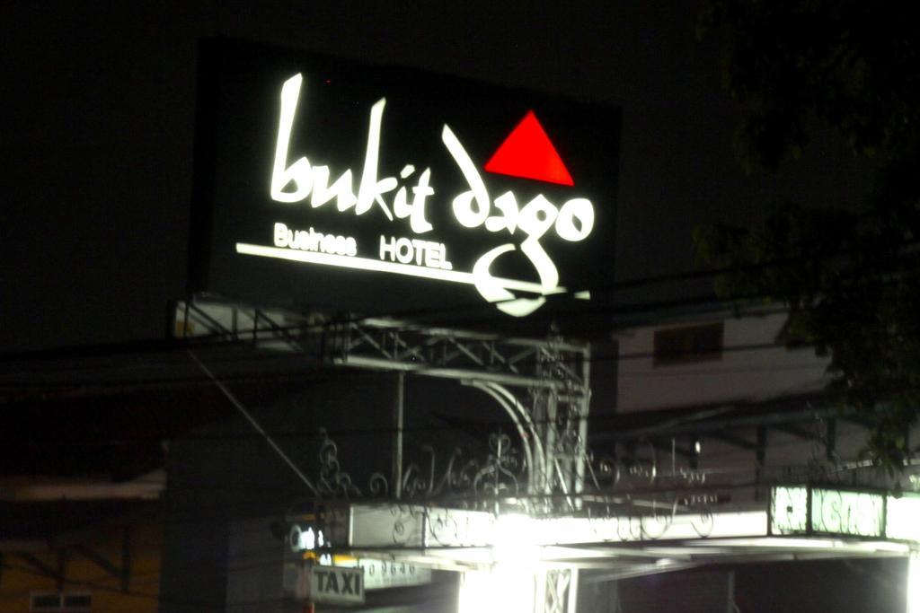 Bukit Dago Hotel Bandung Exterior photo